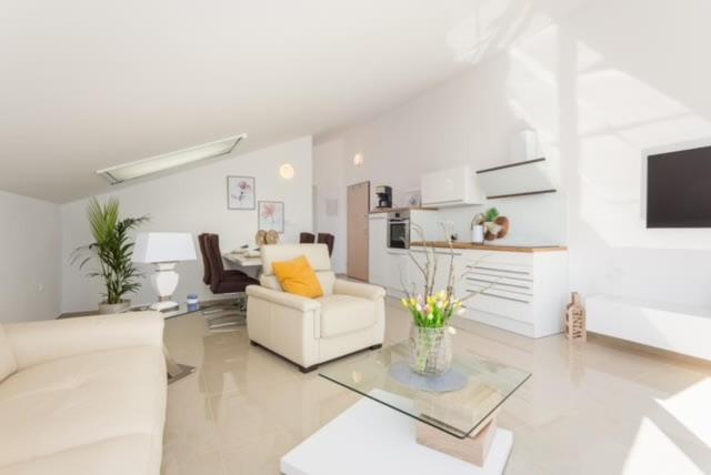 Luxury Apartment Anto With Sea View And Balcony Банджоле Экстерьер фото