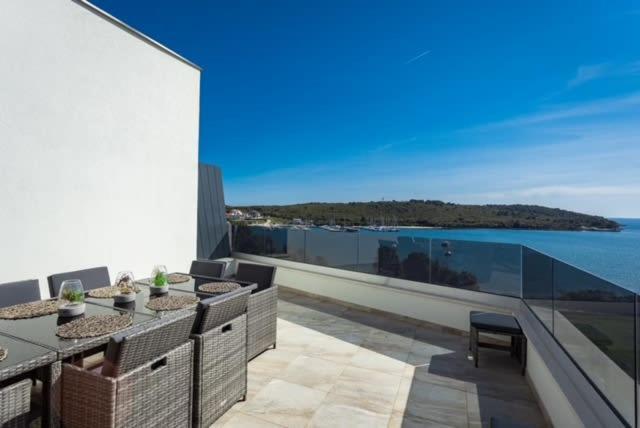 Luxury Apartment Anto With Sea View And Balcony Банджоле Экстерьер фото
